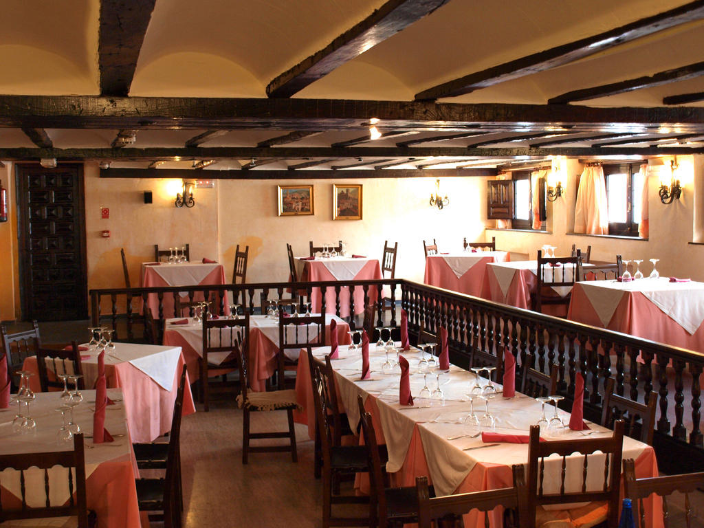 Hotel Nuevo Arlanza Covarrubias Esterno foto